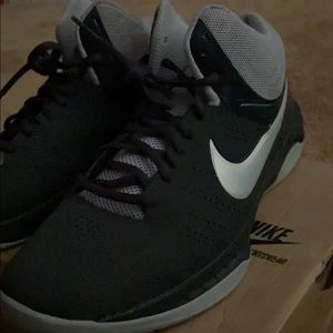 Basketball shoes